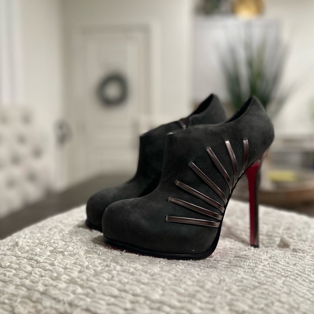 Paris Hilton Size 6 Style Vamp